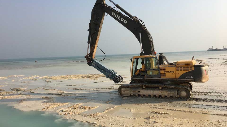 Excavateur marin