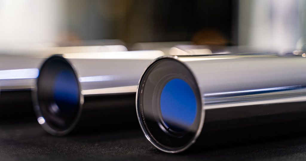 2 petites caméras côte à côte