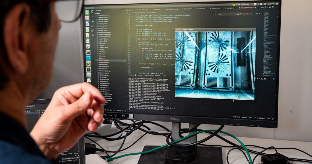Un ingénieur sur son logiciel